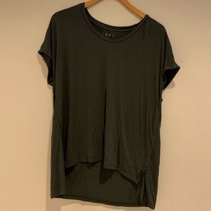 SUPER SOFT. Loft tshirt, flowy material.